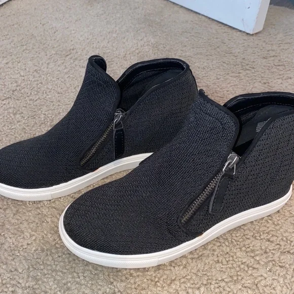 Madden Girl Women’s Penn Sneakers - Picture 2 of 3